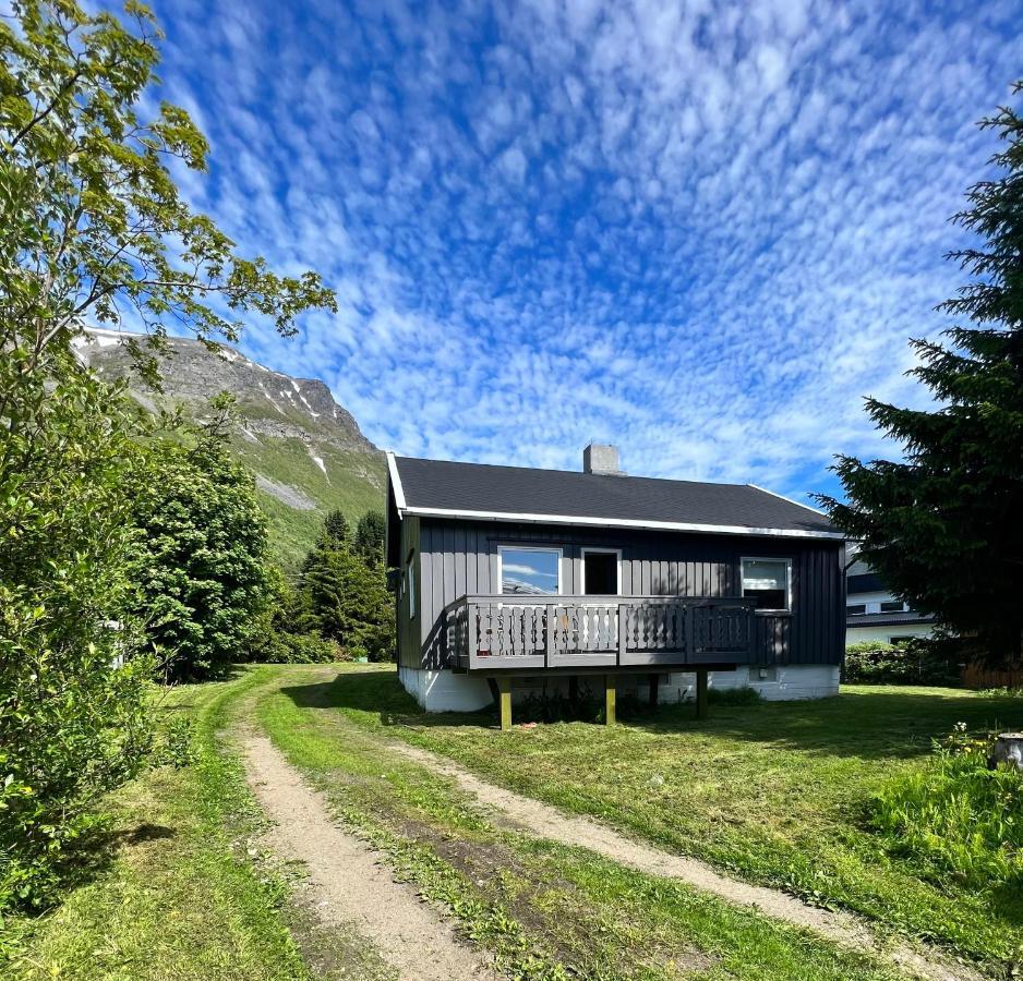 Lyngen House Holiday home *